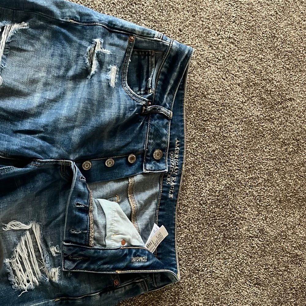Women’s TomGirl American Eagle distressed denim